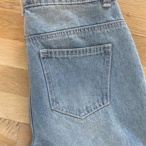 Chelsea & Violet deconstructed embroidered light colored jeans - Picture 12 of 12